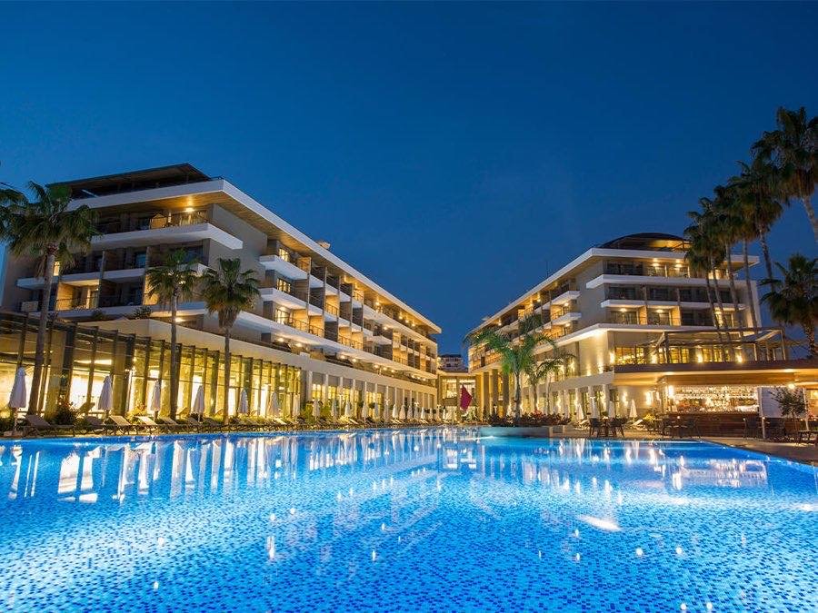 Acanthus & Cennet Barut Collection, Side