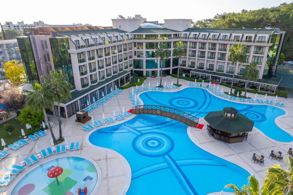 Alder Resort, pamje e hotelit në Kemer