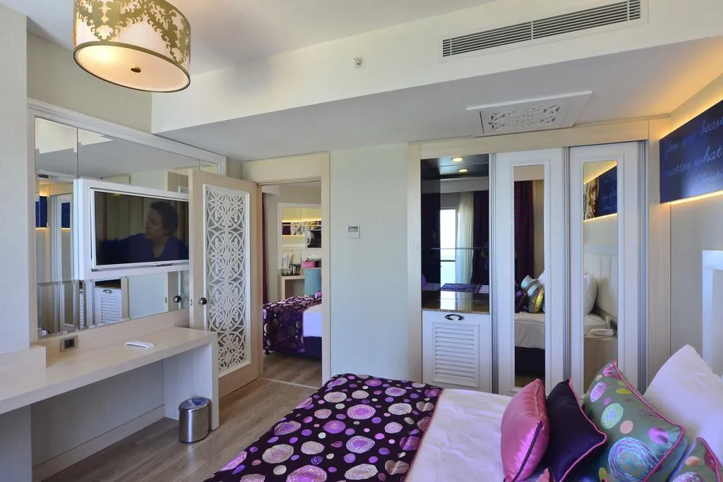 Azura Deluxe Resort & Spa, pamje e hotelit në Alanya