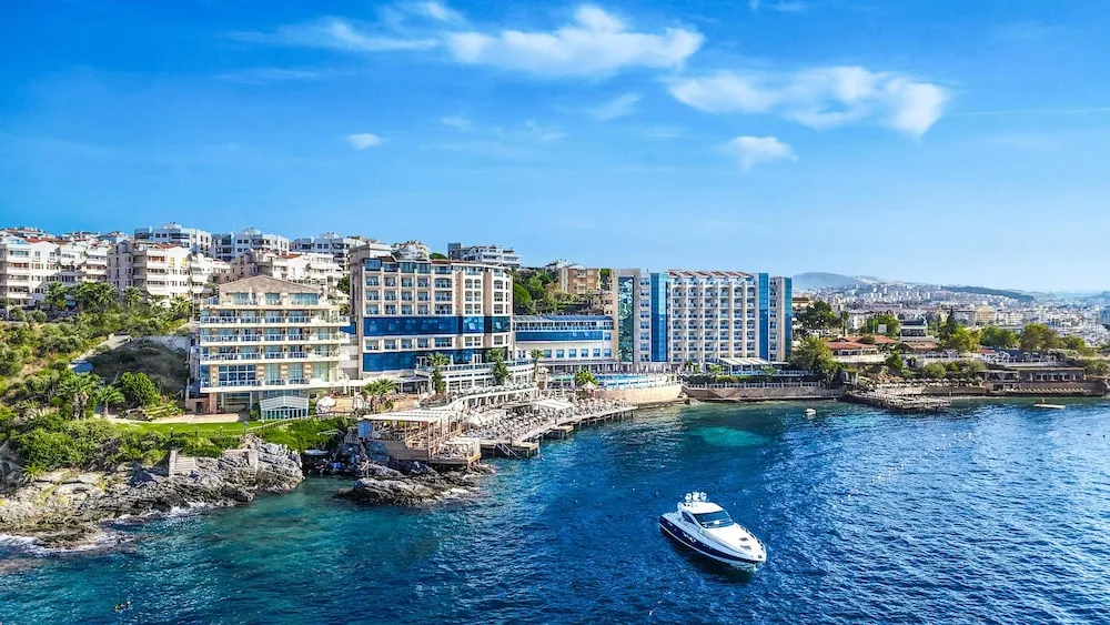 Charisma De Luxe Hotel, pamje e hotelit në Kusadasi