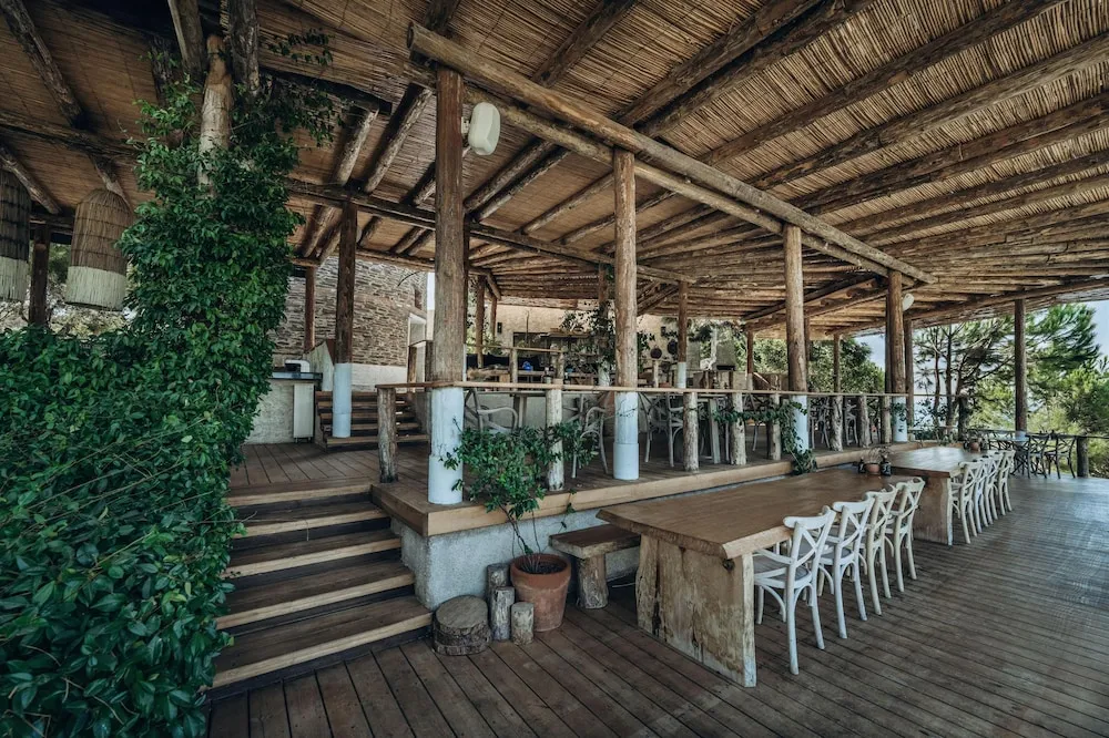 Club Marvy, pamje e hotelit në Özdere