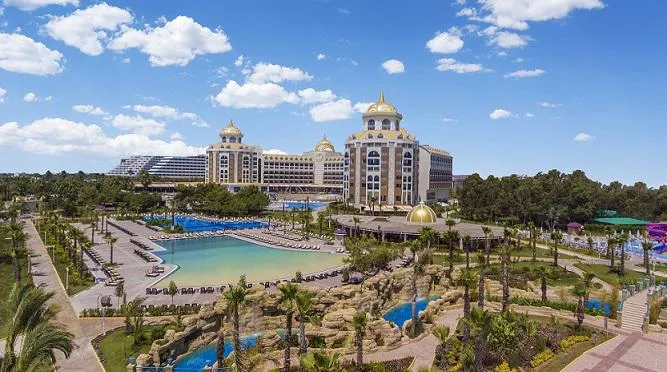 Delphin Be Grand Hotel, pamje e hotelit në Lara