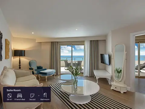 Delphin Imperial Lara, fotografia 15 nga 15