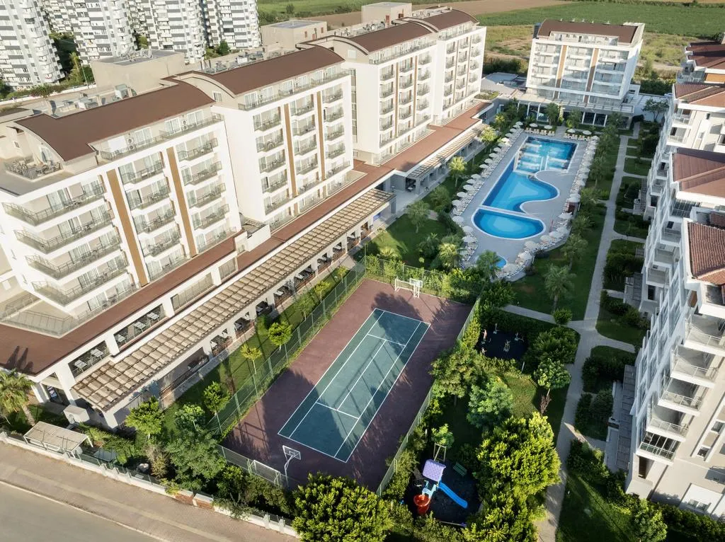Greenwood Suites Resort, pamje e hotelit në Lara