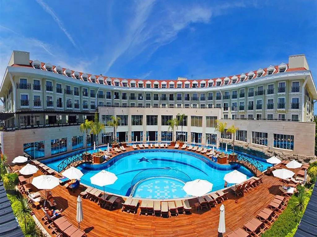 Meder Resort Hotel, pamje e hotelit në Kemer