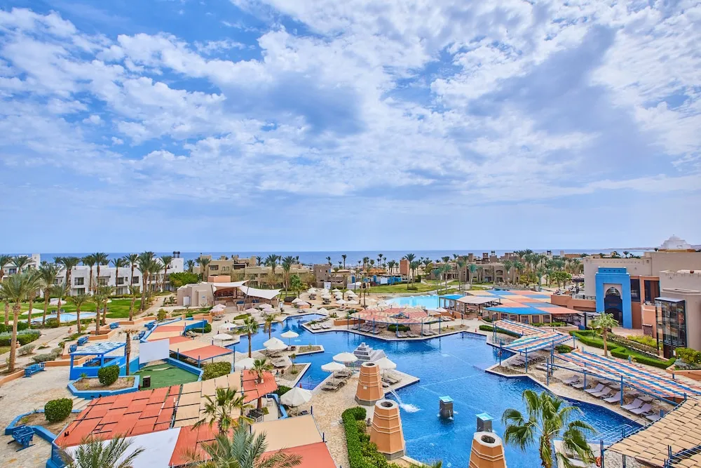Pickalbatros Sands Port Ghalib, pamje e hotelit në Port Ghalib