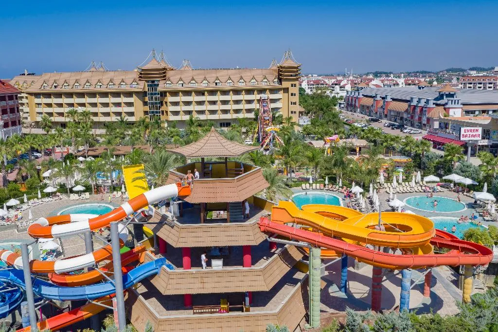 Royal Dragon, pamje e hotelit në Side