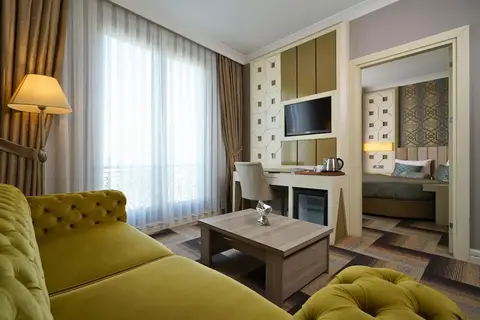 The Grand Mira Business Hotel, fotografia 11 nga 20
