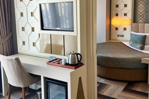The Grand Mira Business Hotel, fotografia 12 nga 20