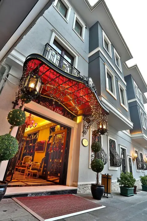 The Million Stone Hotel, fotografia 16 nga 20