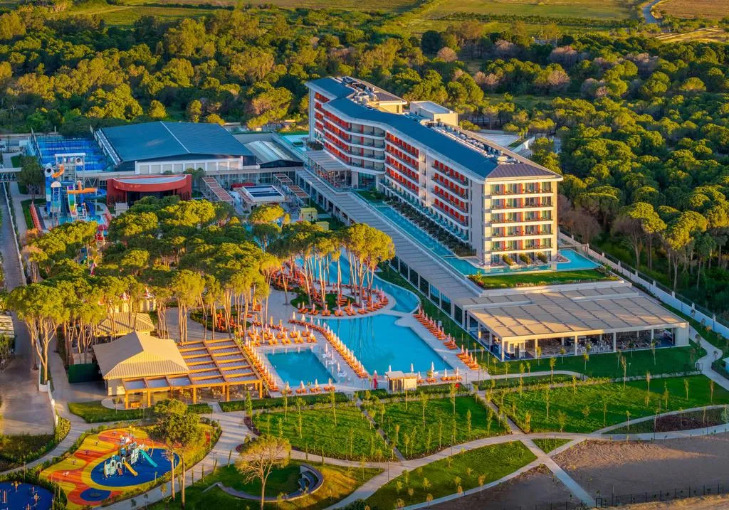 Trendy Perge Resort & Suites, pamje e hotelit në Lara