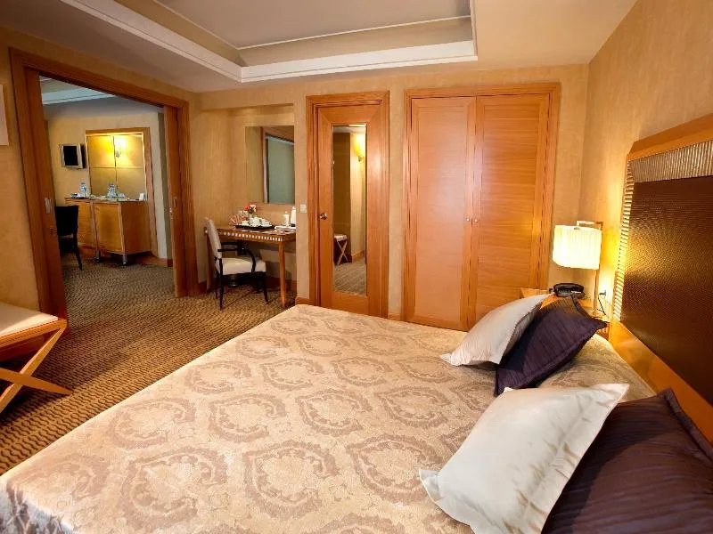 Zurich, pamje e hotelit në Stamboll